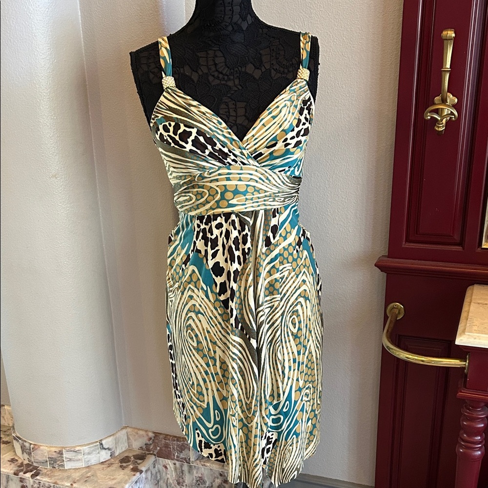 Elegant Green and Cream Midi Dress